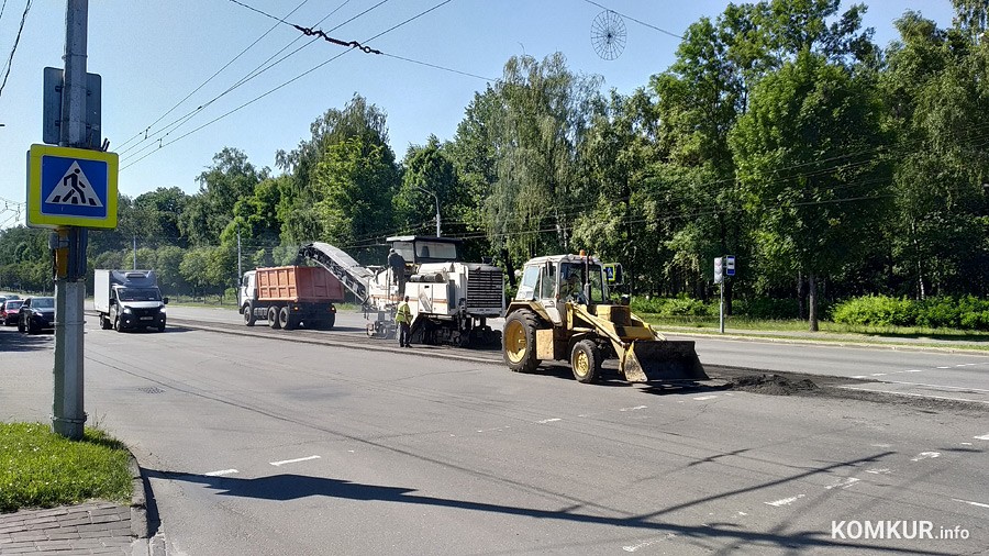 Лето 2022 года. Бобруйск. ДСУ-16 на ремонте Минской улицы.