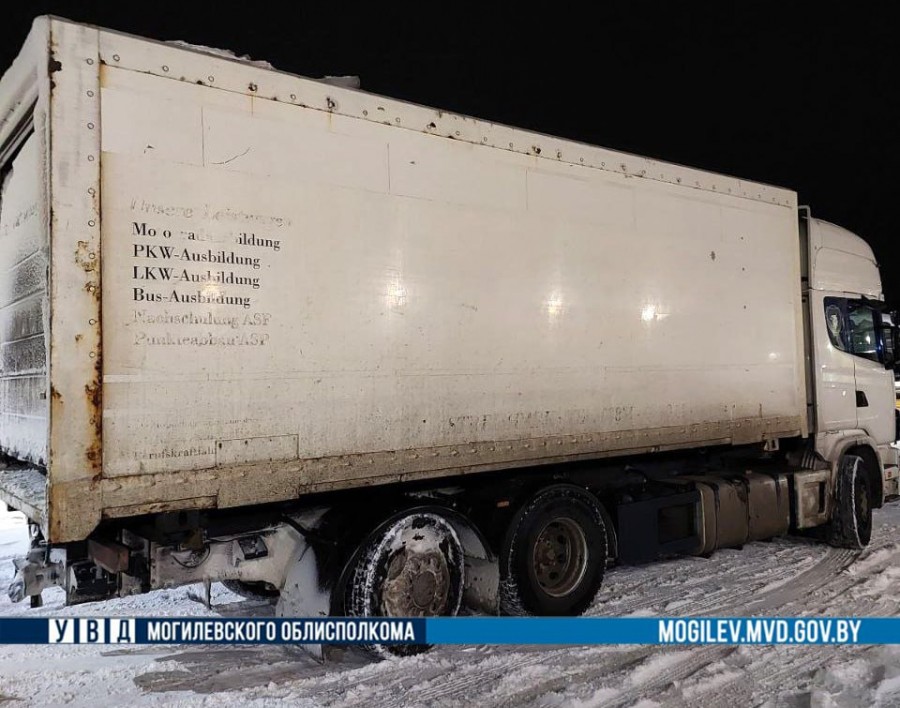 В Быховском районе задержан грузовик с нелегальным спиртом. Фото УВД облисполкома