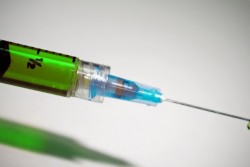 Вакцина «Спутник V» перестала защищать от новых штаммов коронавируса