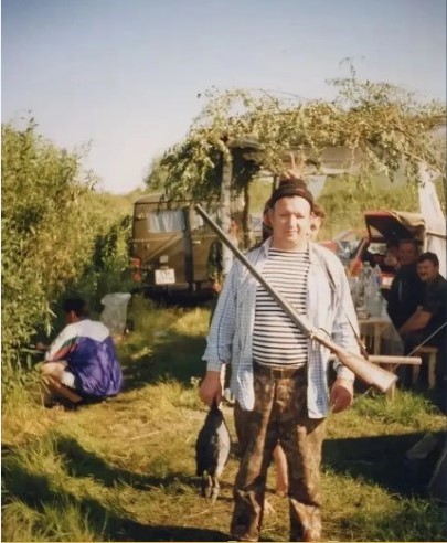 Александр Николаевич Тупиков на охоте с друзьями. Фото из личного архива