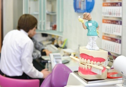 Подешевеет лечение зубов. Фото: Александр Чугуев.