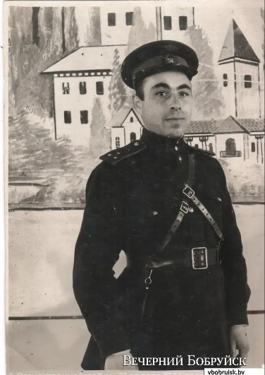 Отец Ивана в дни Великой Отечественной войны, 21 апреля 1944 года, с. Цыбулево. «На добрую и долгую память дорогой семье…»
