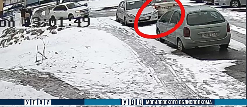 В Бобруйске водитель скрылся с места ДТП. Установили благодаря камерам наблюдения (видео)