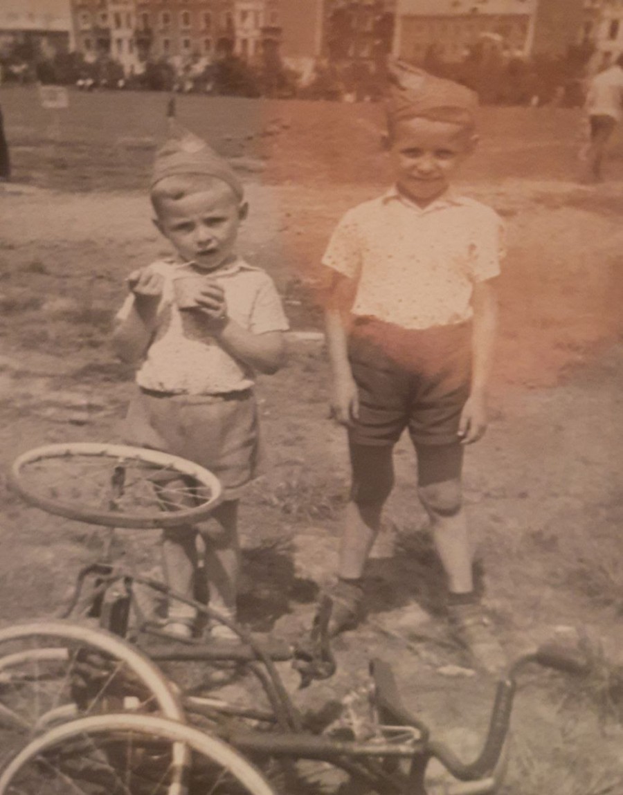 Середина 1950-х. Могилев. На велосипедах ездили в основном дети. Фото из архива Н.А. Федорович.