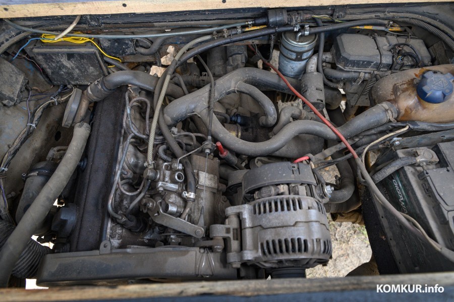 В данной модели VW двигатель устанавливался сзади. Родной силовой агрегат заменен на контрактный.  