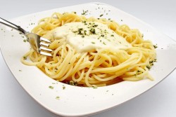 Почему еда после разогрева в микроволновке становится невкусной: 3 распространенные ошибки