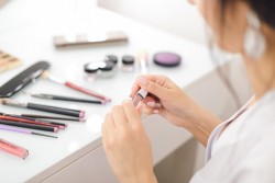 Как сделать ресницы длиннее и объемнее: секреты макияжа, о которых знают только профессионалы