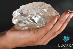 В Африке добыли второй по величине алмаз за всю историю. Его вес – 2 492 карата