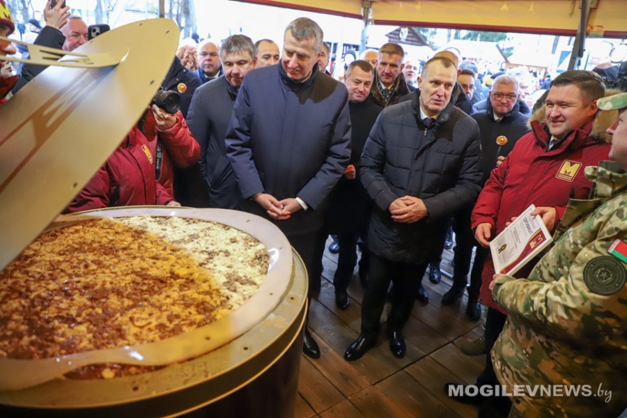 Банку тушенки весом 500 кг. открыли на областных Дожинках в Климовичах