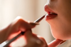Можно ли увеличить губы без инъекций: лайфхаки для макияжа