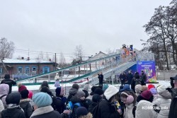 В детском парке Бобруйска открыли ту самую горку-всесезонку. Узнали, сколько стоит и как работает (видео)