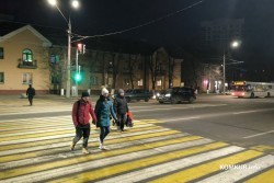 40 секунд водителям и 30 – пешеходам. На главной улице Бобруйска заработал еще один светофор (видео)