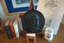 «Пушкиниана» в Бобруйском художественном музее. Экспонаты с ошибками и школьные медали