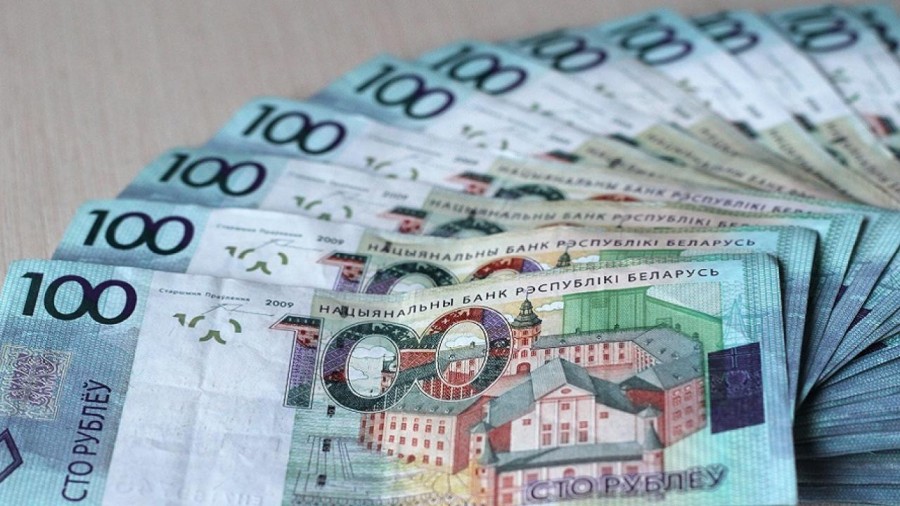 В Беларуси появились вакансии с зарплатой до 9000 рублей. Кому готовы платить такие деньги?