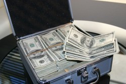 В США кредиты на 333 миллиона долларов были выданы людям, которым более 115 лет