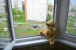 Четырехлетний мальчик выпал из окна девятого этажа. Ребенок погиб