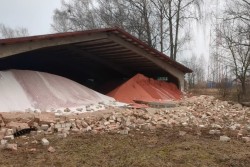 В агрогородке Кличевского района обрушилась стена склада. Пострадала заведующая