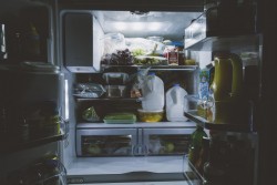 Заменит холодильник? Эксперт рассказала, можно ли оставлять продукты в машине зимой