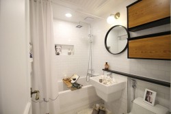 Чем заменить шторку в ванной, чтобы комната казалась больше: сплошные плюсы