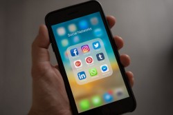 В Instagram и Facebook смягчат модерацию контента