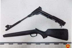 Из-за неосторожного обращения с винтовкой женщина получила травмы. Оружие купила на маркетплейсе