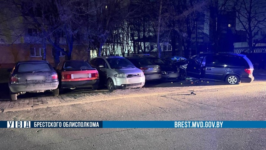 Пьяный подросток в Бресте сел за руль и повредил 14 автомобилей, устроив гонки с ГАИ