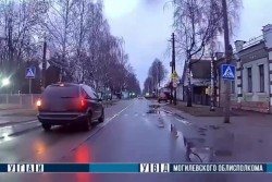 Бобруйчанин лишился прав за обгон на пешеходном переходе (видео)