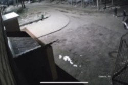 Бобруйчанин поругался с подругой. Зло выместил на припаркованном автомобиле (видео)