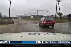 В Бобруйске пьяный бесправник пытался скрыться от ГАИ. Освидетельствование показало 2,36 промилле (видео)