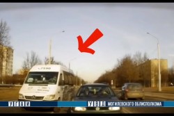 Красный свет – дороги нет. Бобруйский маршрутчик все равно поехал (видео)