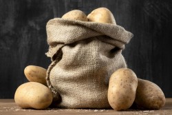 Минсельхозпрод и МАРТ прокомментировали ситуацию с наличием лука и картошки в магазинах