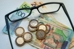 Пенсии и пособия за 9 мая на почте выплатят досрочно