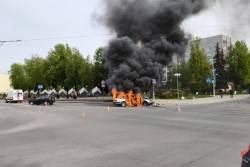 Серьезная авария в Бобруйске: на скорости столкнулись Audi и VW. Одна из машин сгорела дотла (видео момента возгорания)