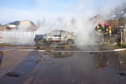 В Бобруйске очевидцы сообщили в МЧС о горящей машине (видео)