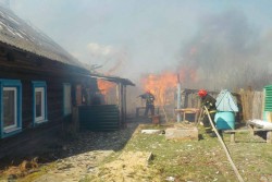 Огонь распространился мгновенно. Под Бобруйском в одном пожаре сгорело семь построек