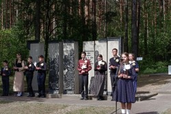 «С неба смотрят на меня все те, кто погиб здесь…» Митинг-реквием прошел на Мыслочанской горе в Глусском районе. Видео