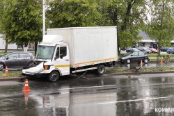 Пробил разделительную и выехал на встречку. Жесткая авария на главной улице Бобруйска