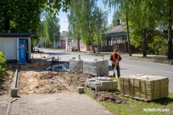 В исторической части бобруйской улицы Пушкина укладывают новый тротуар