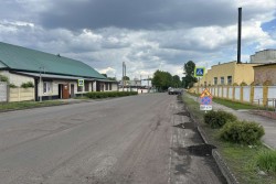В пятницу заасфальтируют улицу Дзержинского у одного из бобруйских рынков. Водителей просят не парковаться