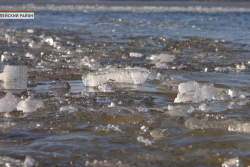 В Минской области спасали рыбаков: их унесло на льдине в Вилейском водохранилище
