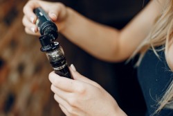 16-летняя девочка умерла после курения вейпа. Это первый случай в Беларуси