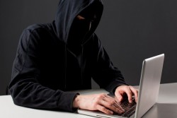 35 тысяч рублей собиралась перевести мошенникам могилевчанка. Ее спасла бдительность сотрудницы банка