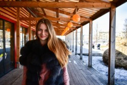 Как постирать шубу из искусственного меха: кроме порошка, нужна еще и расческа