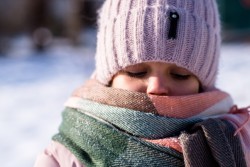 Почему ребенок не хочет одеваться на прогулку: 3 основные причины и их решение