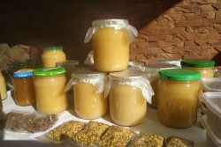 Что почем: выбирали мед на рынках и расспрашивали у продавцов, какой для здоровья полезнее