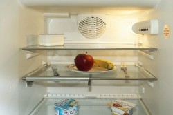 5 несъедобных предметов, которым обязательно нужно найти место в холодильнике: для их же пользы